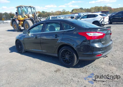 2014 Ford Focus Titanium из США, поврежденный, VIN 1FADP3J2XEL212933